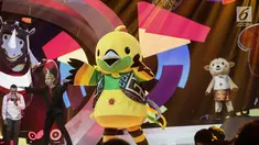 Maskot Asian Games 2018, Bhin Bhin saat tampil dalam Konser 100 Hari Menuju Asian Games 2018 di Studio 6 Emtek, Jakarta, Kamis (10/5). Konser ini merupakan bentuk kesiapan EMTEK sebagai official broadcaster. (Liputan6.com/Faizal Fanani)