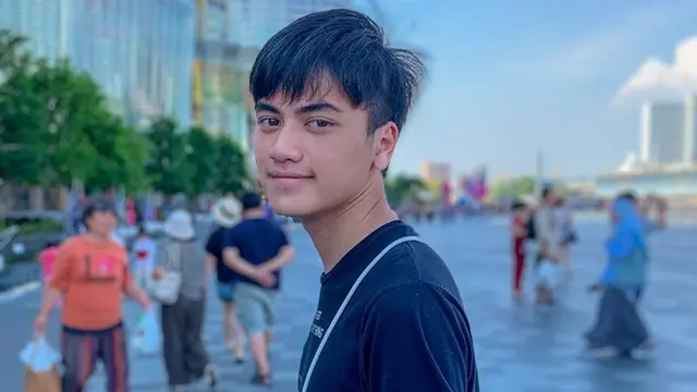 6 Potret Aktor Tampan Naufal Azhar, Punya Wajah Manis Hingga Fans Idol Korea