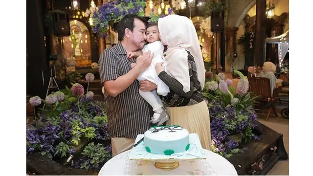 Rayakan 13 Tahun Pernikahan, Ini 7 Momen Bahagia Siti Nurhaliza dan Sang Suami