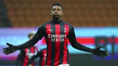 Penyerang AC Milan, Rafael Leao, merayakan gol ke gawang Torino pada laga Liga Italia di Stadion San Siro, Sabtu (9/1/2021). AC Milan menang dengan skor 2-0. (Spada/LaPresse via AP)