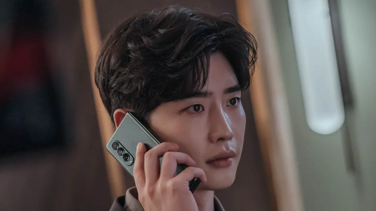 Lee Jong Suk dalam Big Mouth. (MBC via Soompi)