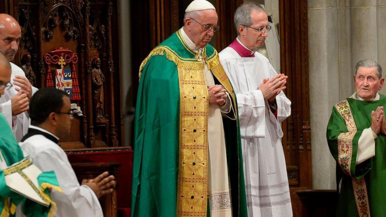 Paus Fransiskus Sampaikan Duka Cita untuk Tragedi Mina