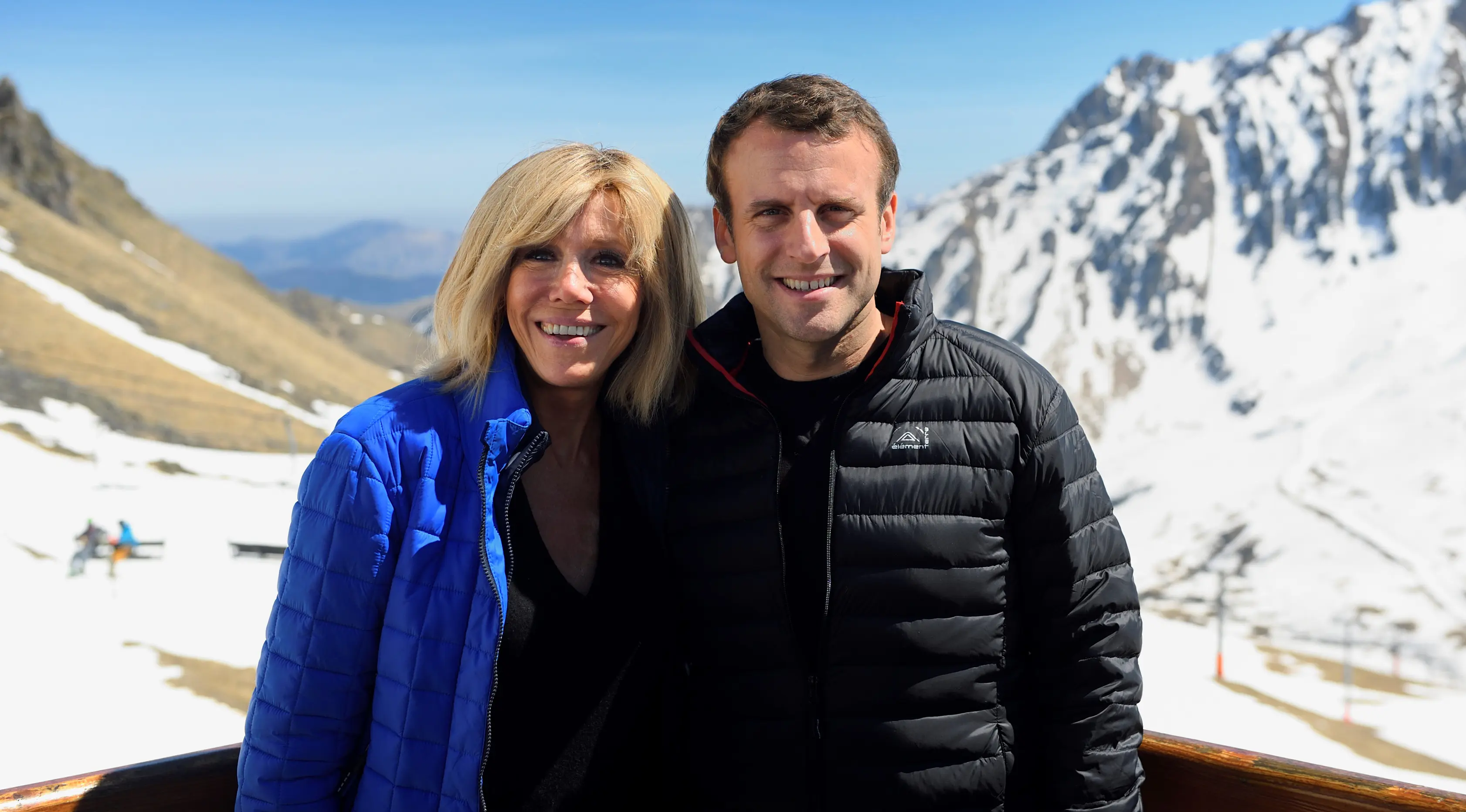 Presiden terpilih Prancis, Emmanuel Macron memiliki istri bernama Brigitte Trogneux. Meski memiliki perbedaan umur yang jauh, tidak menyurutkan keduanya untuk tetap membina rumah tangga. (AP Images)