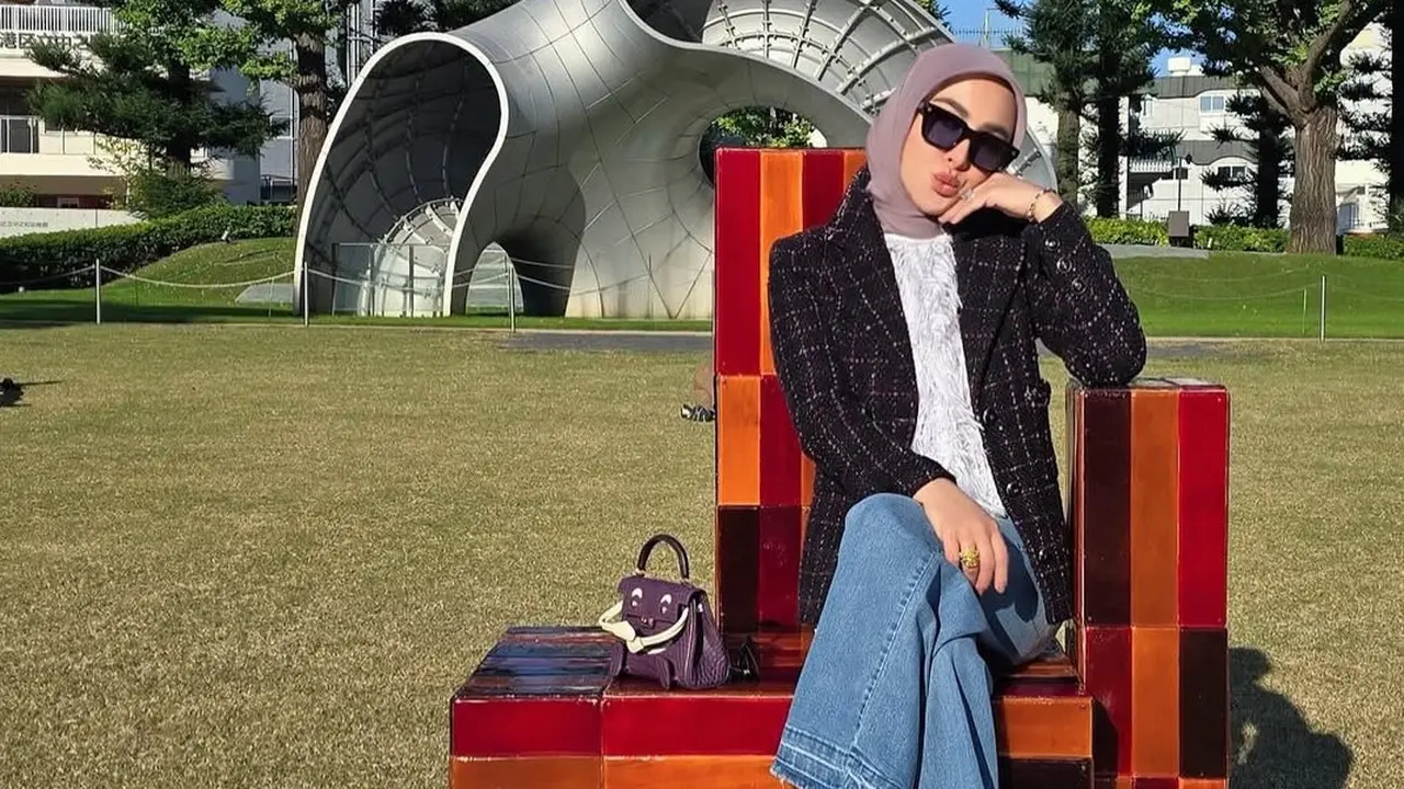 OOTD Syahrini di Jepang Serba Branded. [@princessyahrini]