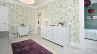 Furnitur rumah vintage yang menggunakan motif floral
