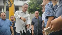 Pj Gubernur DKI Jakarta Heru Budi Hartono bersama Asosiasi Penyelenggara Jaringan Telekomunikasi mengecek kabel operator yang ada di Ibu Kota. (Foto: Winda Nelfira/Liputan6.com).