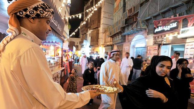 Ilustrasi bazar Ramadan di Arab Saudi. (AFP)