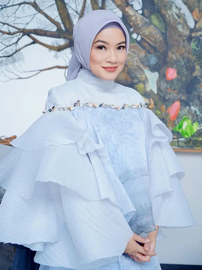 Titi Kamal berhijab aura cantiknya terpancar