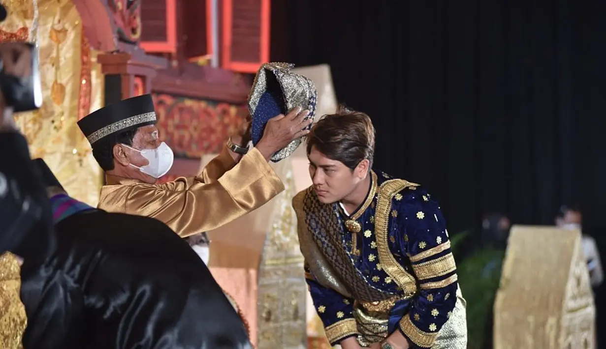 Upacara Adat Balacuik Malapeh Bujang Rizky Billar (Instagram/antv_official)