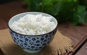 Berapa Kalori 100 Gram Nasi Putih? Ini Fakta Gizi dan Panduan Porsinya