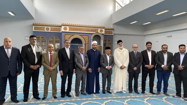Wakil Presiden (Wapres) Ma'ruf Amin menunaikan sholat Jumat di Masjid Athena, Yunani, pada Jumat (24/11/2023) pukul 12.15 waktu setempat.
