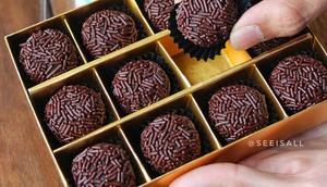 Bola-bola coklat di dalam kotak (IG seeisall)