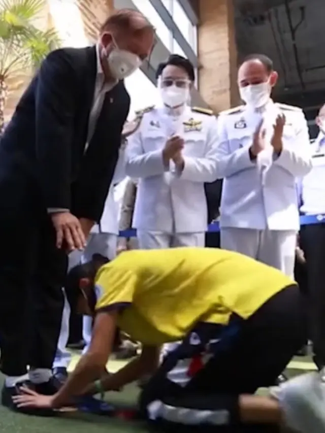 Menang Medali Emas, Atlet Ini Sujud di Hadapan Ayahnya