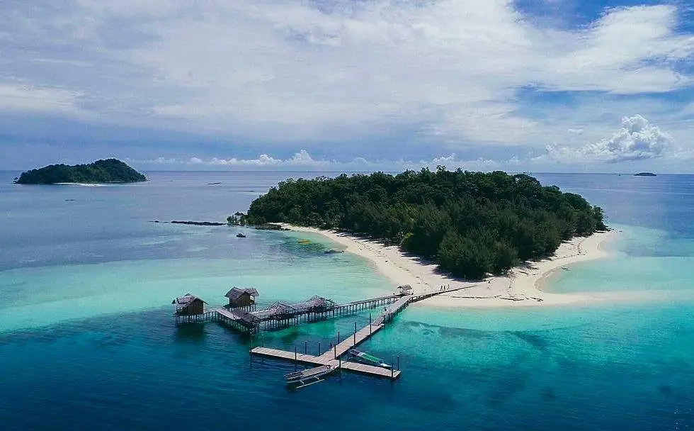 Pulau Saronde, Boalemo, Gorontalo. (Sumber Foto: ariefgiasi/Instagram)