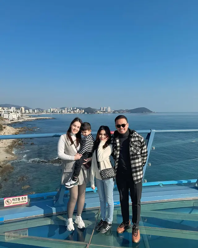 6 Potret kebersamaan Jennifer Dunn dan Chantal, putrinya yang sudah ABG, seperti kakak dan adik