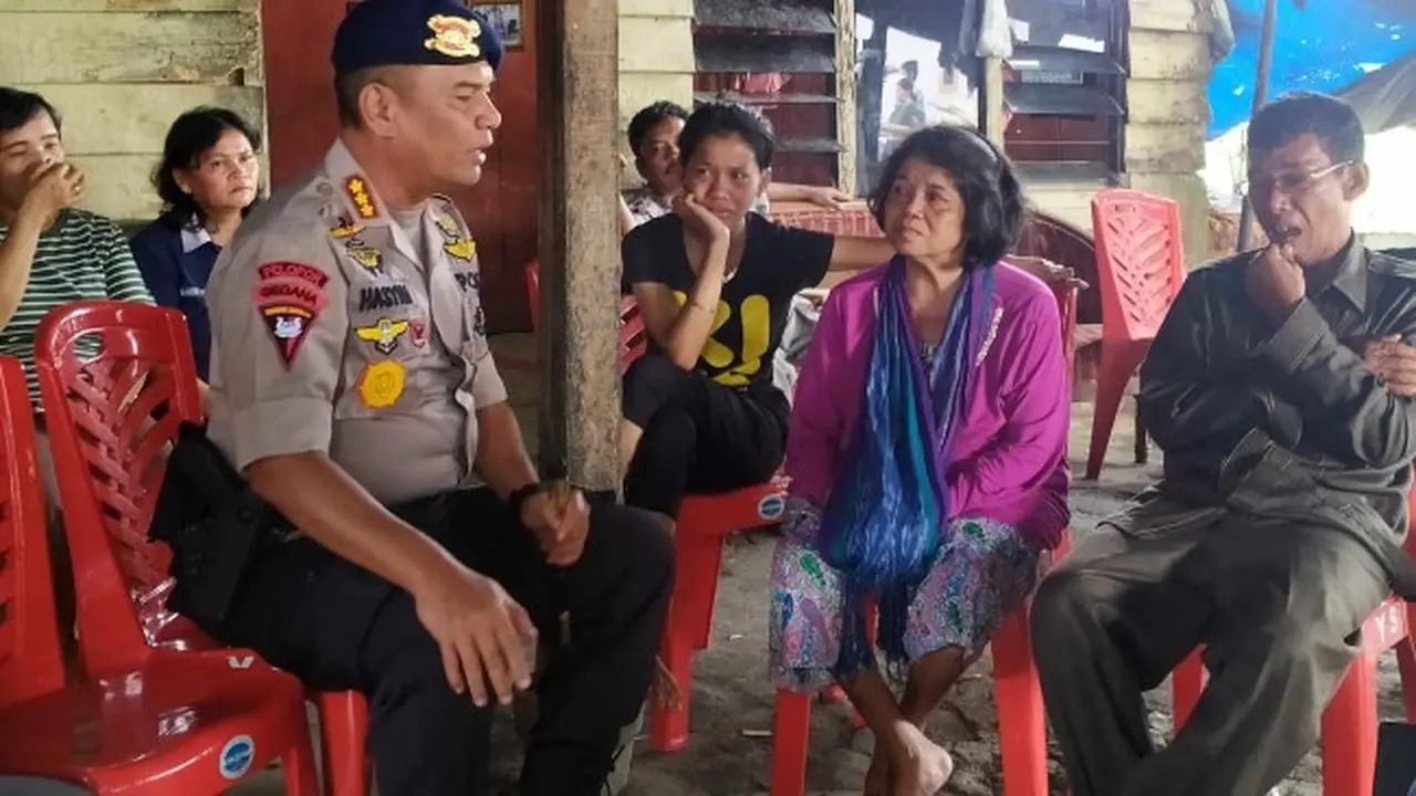 Suasana rumah duka Brimob meninggal di Papua di Kota Pekanbaru.