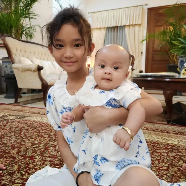 6 Potret Kedekatan Bilqis Anak Ayu Ting Ting dan Adik Sepupunya, Kakak Selalu Siaga