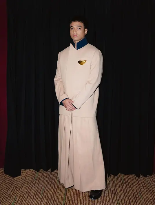 Penampilan Fadly ini sontak mendapatkan perhatian dari netizen. [Foto: Instagram/fadlyfsl_]