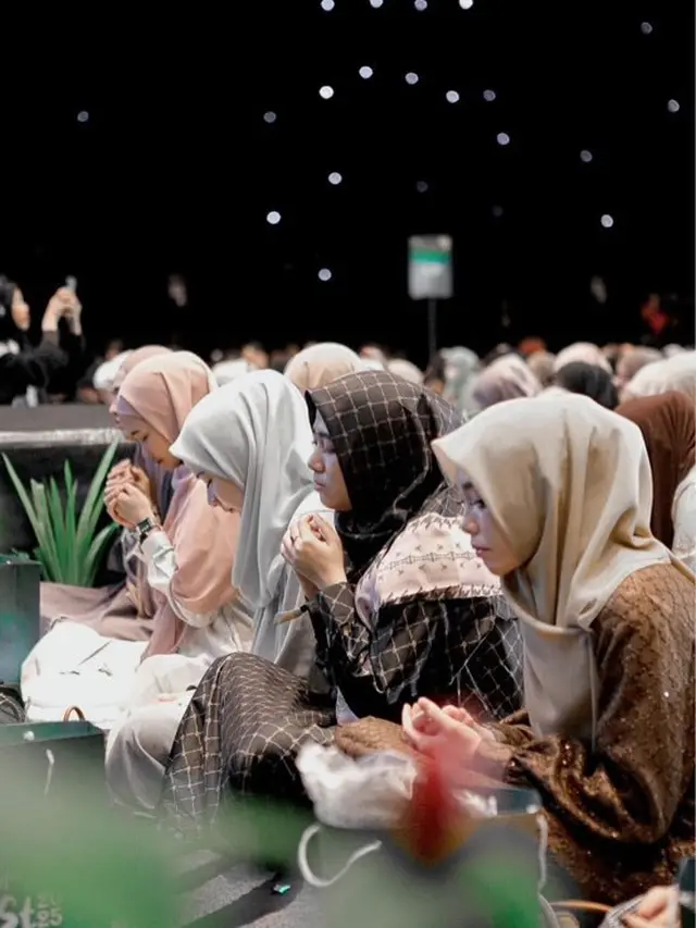 Potret Iris Wullur Ikut Kajian Bertajuk Titik Terendah. (instagram/iriswullur_)