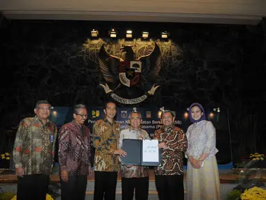 Kementerian Pekerjaan Umum dan Pemprov DKI menandatangani nota kesepahaman di Balai Kota Jakarta, (4/9/14). (Liputan6.com/Herman Zakharia)