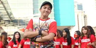 Untuk menarik perhatian masyarakat, beberapa rumah produksi membuat gebrakan terkait film barunya. Sebelumnya Falcon Pictures memasang poster digedung, bus hingga pesawat terbang saat merilis film Warkop DKI Reborn Jangkrik Bos. (Nurwahyunan/Bintang.com)