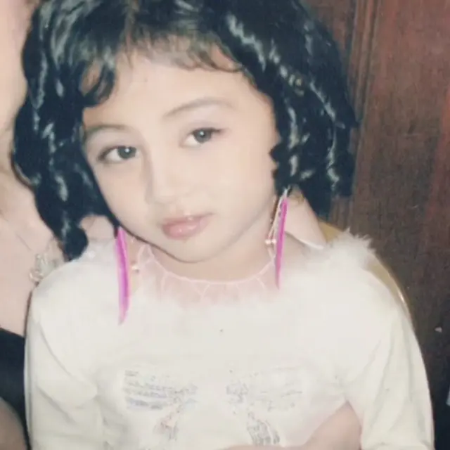 10 Potret Masa Kecil Margin Wieheerm Istri Ali Syakieb, Bak Kembaran Sang Putri