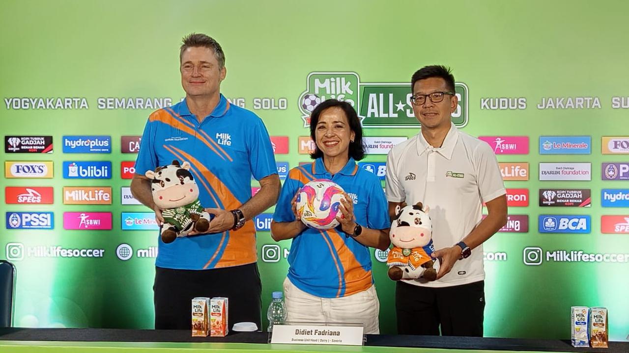 Konfrensi pers jelang penyelenggaraan MilkLife Soccer Challenge All-Stars 2025 di Super Soocer Arena Kudus. (Liputan6.com/Arief Pramono)