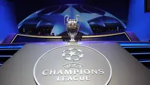 Ilustrasi logo dan trofi Liga Champions. (AFP/Valery Hache)