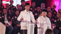 Capres dan Cawapres nomor urut 01 Joko Widodo-Ma'ruf Amin saat Debat Capres Pilpres 2019 pertama di Hotel Bidakara, Jakarta, Kamis (17/1). Debat perdana ini mengangkat tema hukum, hak asasi manusia, terorisme, dan korupsi. (Liputan6.com/Faizal Fanani)