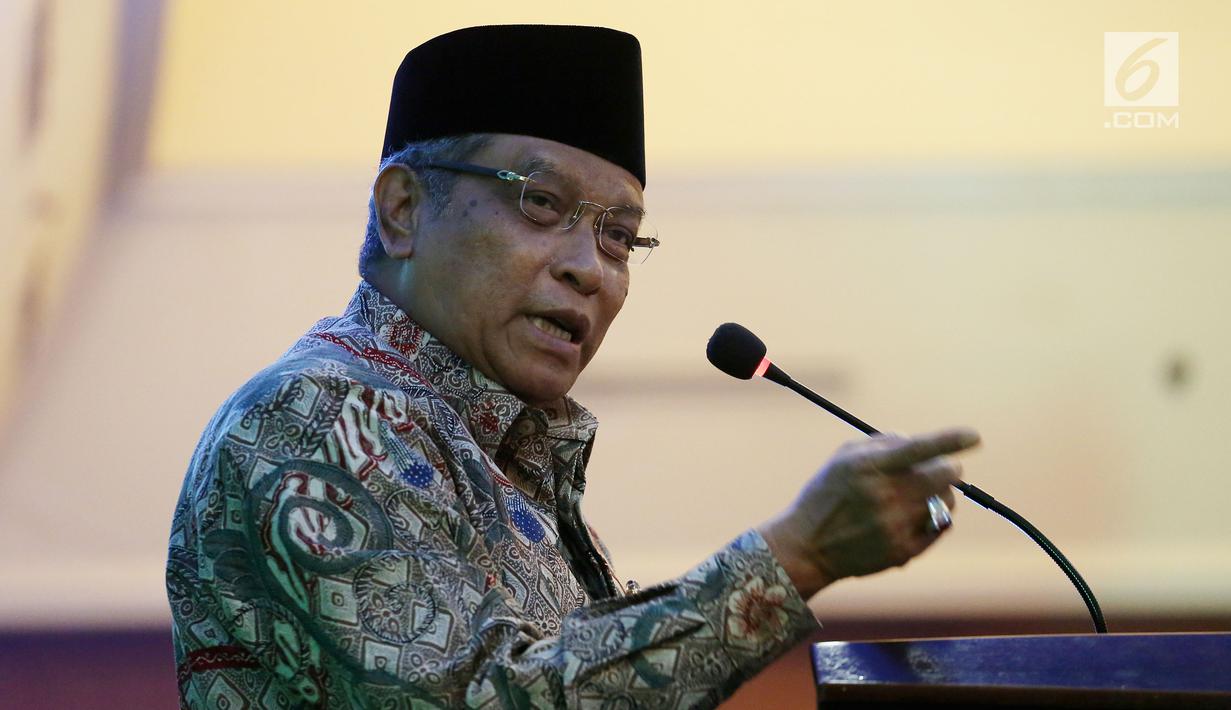 Ketua Umum PBNU KH Said Aqil Siradj saat memberi sambutan dalam penandatanganan kerjasama di Jakarta, Kamis (21/12). Kerjasama ini juga untuk meningkatkan produktivitas, harkat, derajat, martabat petani, peternak dan nelayan. (Liputan6.com/JohanTallo)