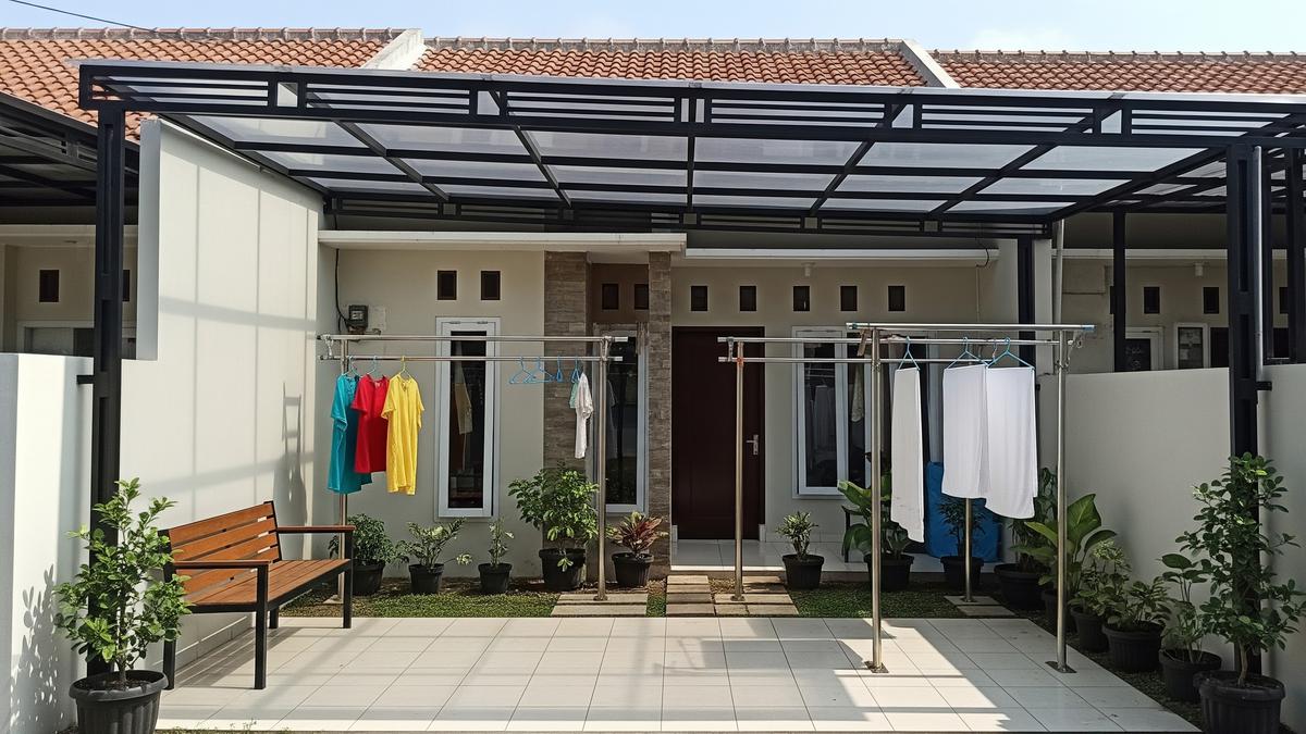 8 Contoh Gambar Jemuran Belakang Rumah Type 36 dengan Atap Transparan yang Adem