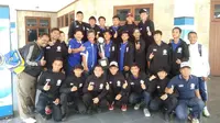 Menpora Imam Nahrawi melepas juara Liga Pelajar U-16, Fanshop FC ke Spanyol. (Bola.com/Erwin Snaz)