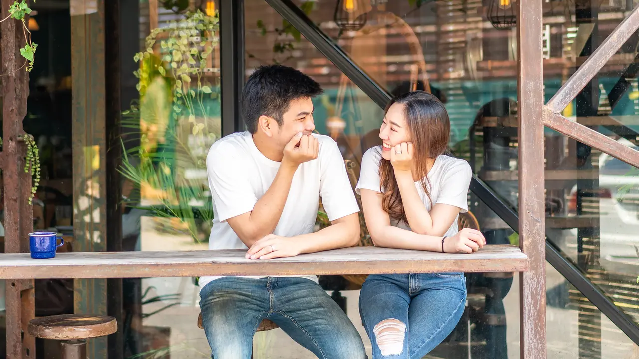 perempuan dan pasangan 5 mei