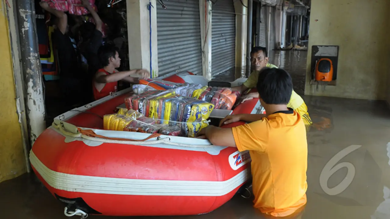 Pasar Cipulir Banjir Hingga Sepinggang Orang Dewasa