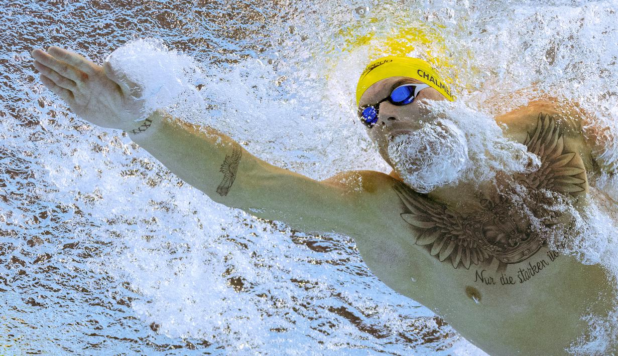 Perenang Australia, Kyle Chalmers bertanding dalam final renang estafet gaya ganti 4x100 meter putra pada hari keenam Commonwealth Games di Sandwell Aquatics Centre, Birmingham, Inggris, 3 Agustus 2022. (AFP/Oli Scarff)