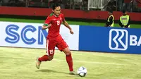 Striker Timnas Indonesia U-19, Hanis Saghara Putra tampil menjadi starter saat melawan Laos dalam laga Grup A Piala AFF U-19 2018. (Bola.com/Aditya Wany)