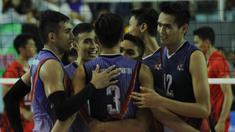 Para pevoli Bhayangkara Samator merayakan kemenangan atas TNI AU pada laga final Livoli 2017 di GOR Dimyati, Tangerang, Sabtu (9/12/2017). Bhayangkara menang 3-1 atas TNI AU. (Bola.com/Vitalis Yogi Trisna)