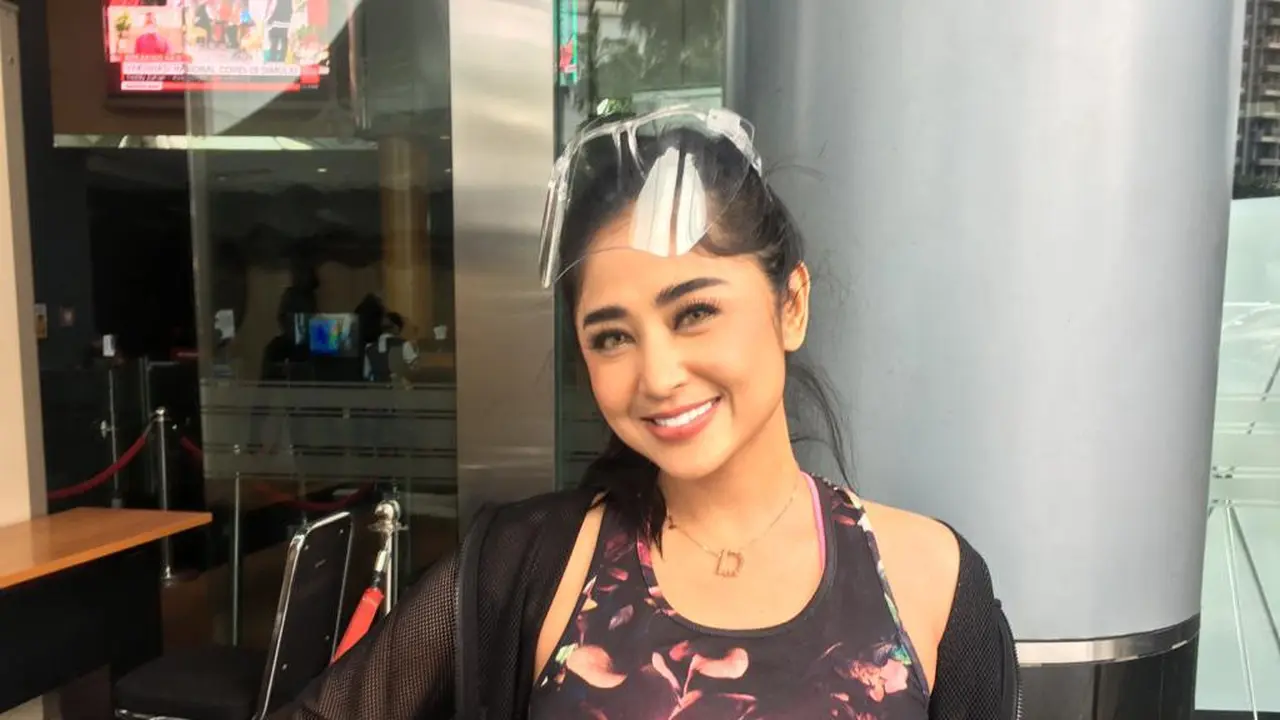 Dewi Perssik (ist/ Munady Widjaja)