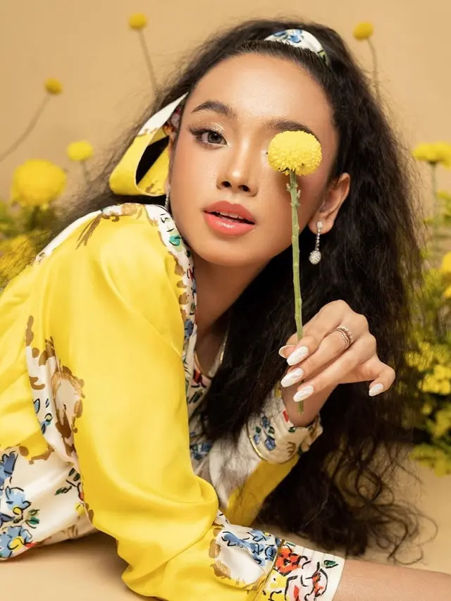 Tampil Fresh, Ini 6 Gaya Lyodra saat Pemotretan dengan Konsep Musim Semi