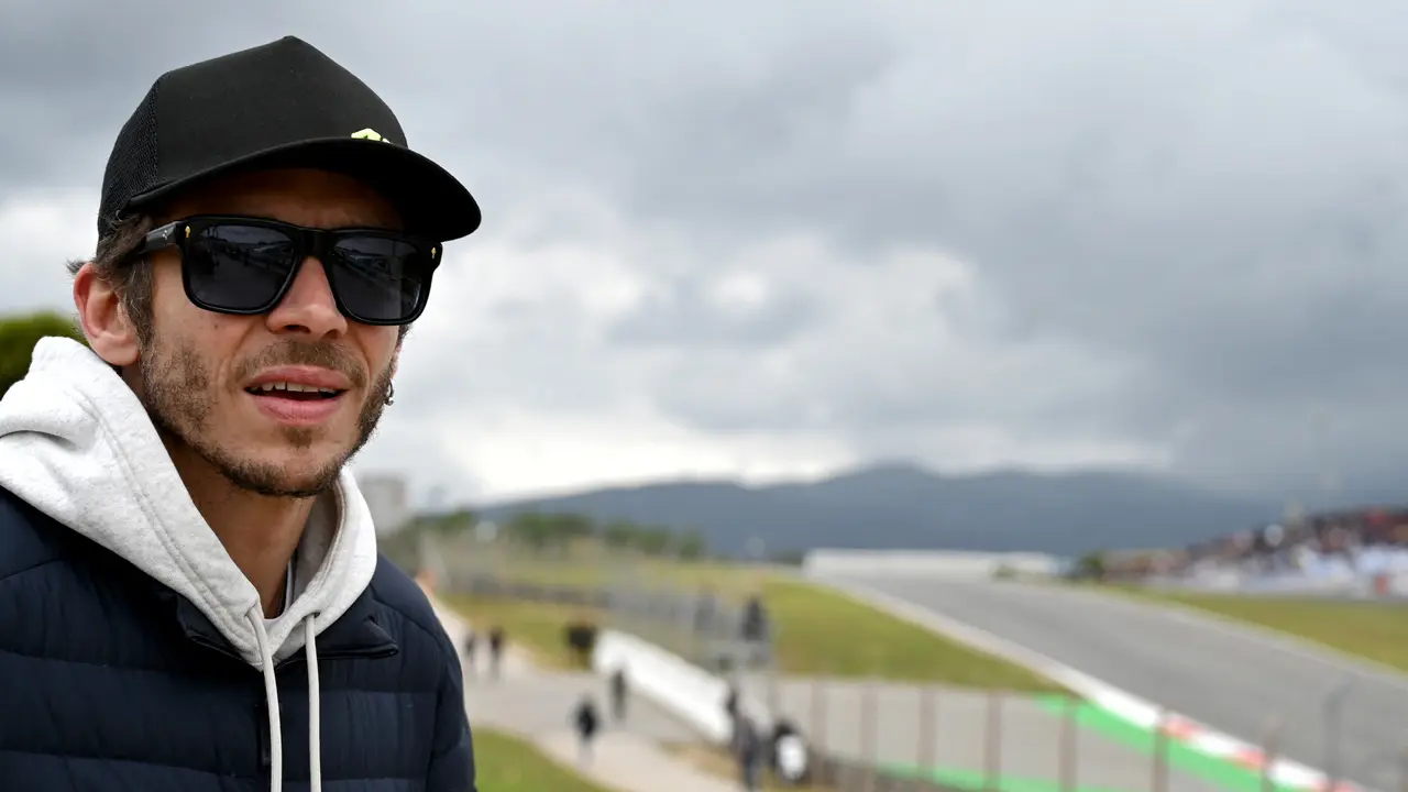Foto: Kejadian Menarik MotoGP Portugal, Hadirnya Valentino Rossi Hingga Quartararo Nyemplung ke Kolam
