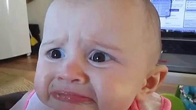 Lucunya Reaksi Bayi Saat Pertamakali Makan Avokad