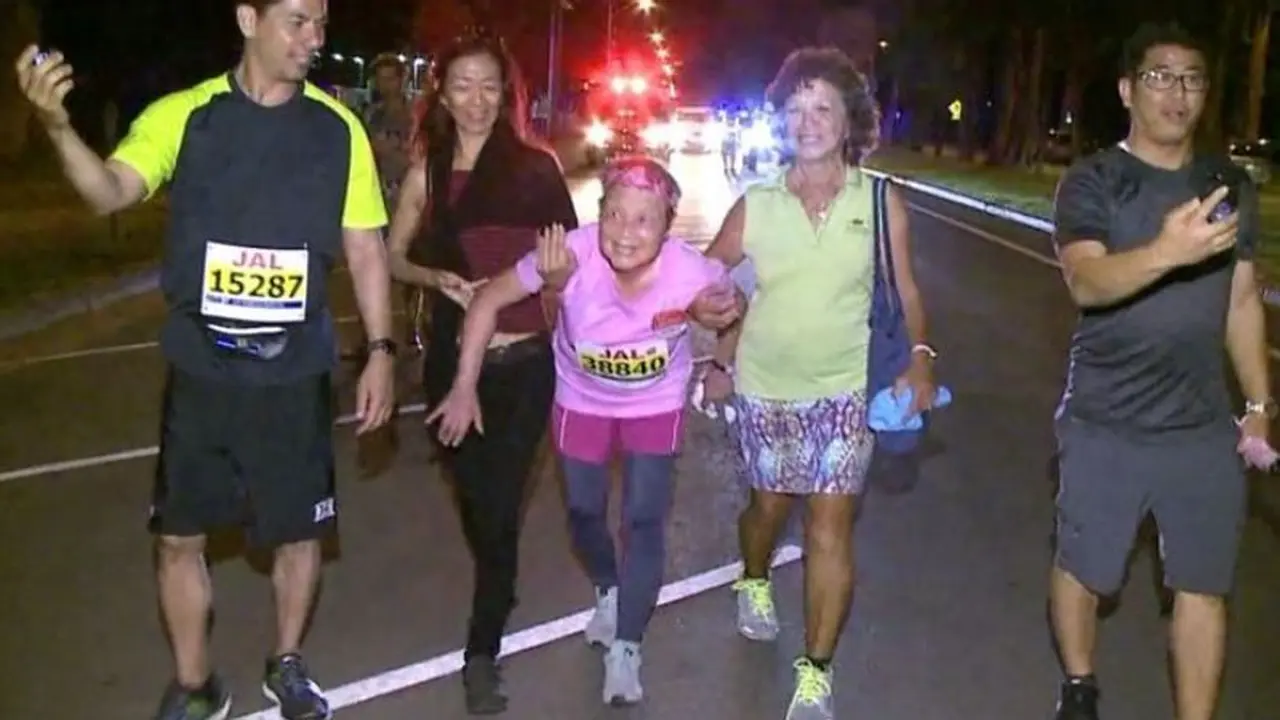 Inspiratif, Lansia Selesaikan Maraton 40 Km dalam 16 Jam