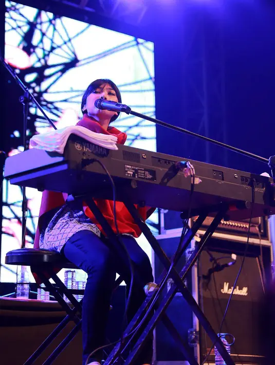 Menurut Isyana tak ada satupun lagu yang original di tahun 2015 ini, normal jika ada kemiripan dali lagu satu dengan lagu yang lain. (Galih W. Satria/Bintang.com)