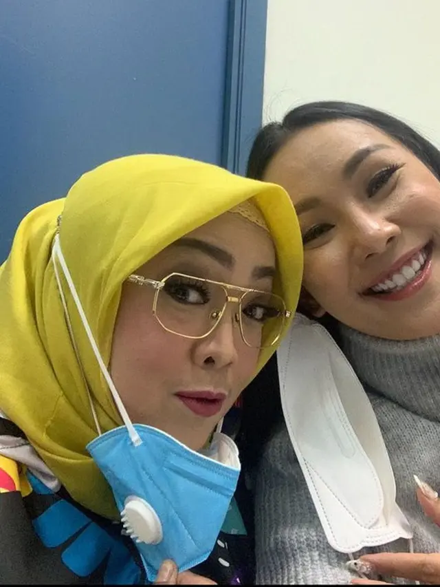 10  Potret Kenangan Rina Guanwan Bareng Selebriti Sebelum Meninggal, Dikenal Ramah