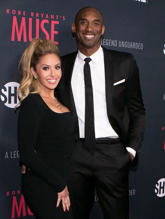 Kobe Bryant ditangkap karena melecehkan karyawan sebuah hotel di tahun 2003. Mereka tetap bersama namun bercerai di tahun 2011. Keduanya kembali bersama di awal tahun 2013. (Gabriel Olsen/Getty Images/USMagazine)