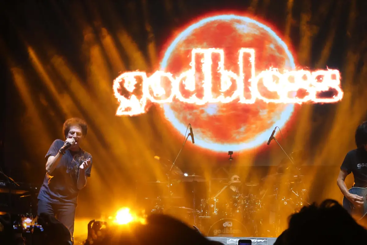 Tampil di Panggung Rock Legends Festival, God Bless Pukau Pecinta Musik Cadas