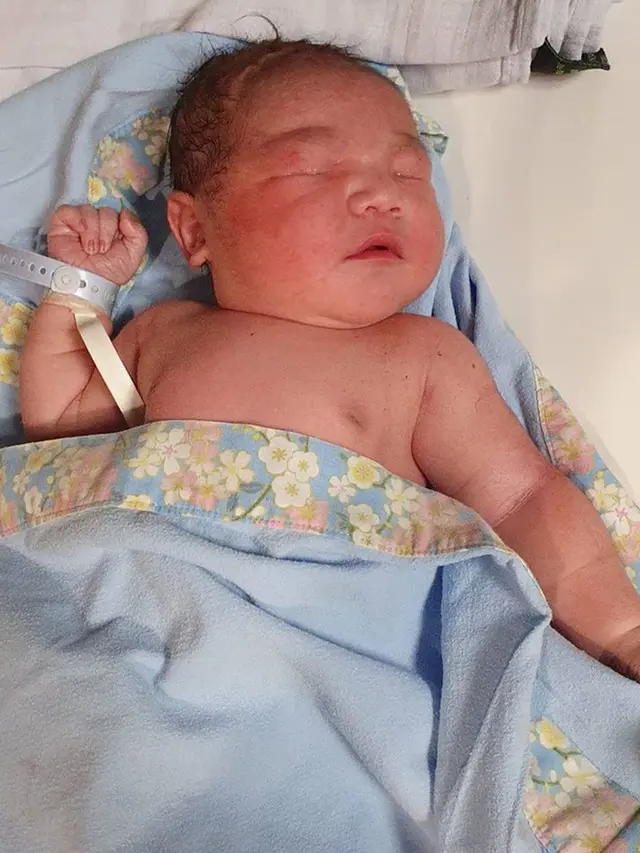 5 Potret Anak Kedua Vicky Shu yang Baru Lahir, Punya Berat Hampir 4 Kilogram