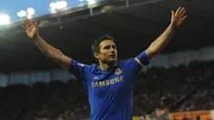 Sebagai salah satu klub Big Six di Liga Inggris, Chelsea selalu disinggahi para pemain hebat dari musim ke musim. Salah satunya adalah para pemain yang dipercaya sebagai spesialis penendang penalti. Tercatat ada 5 pemain dengan koleksi gol penalti terbanyak bagi Chelsea di era Premier League. Berikut daftar lengkapnya. (AFP/Andrew Yates)