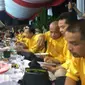 Pemprov Sumbar  menjamu masyarakat pers dan sejumlah menteri yang hadir di peringatan Hari Pers Nasional (HPN) dengan makan Bajamba.