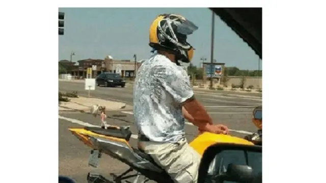 Kocak, Sejumlah Hal Absurd Ini Juga Bisa Diboncengi Dengan Motor